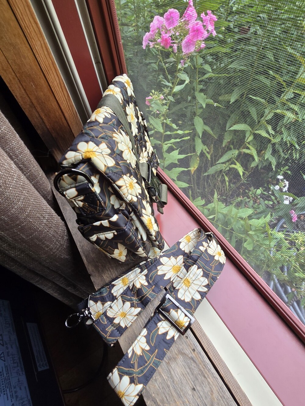 Lug Harness Crossbody in Autumn Daisies! - Picture 2 of 6
